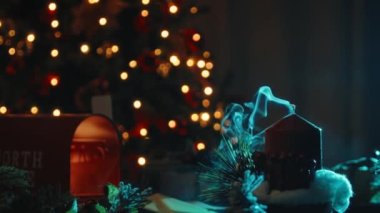 Geceleyin Noel mumunu kapat. 