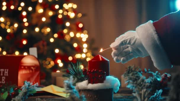 Зажгите Рождественскую Свечу Ночью — стоковое видео
