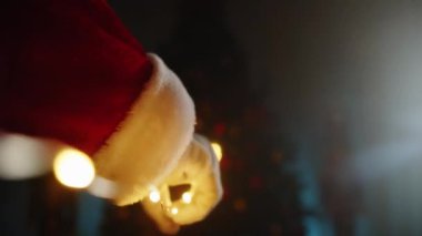 Noel Baba Noel Işıklarını açıyor.