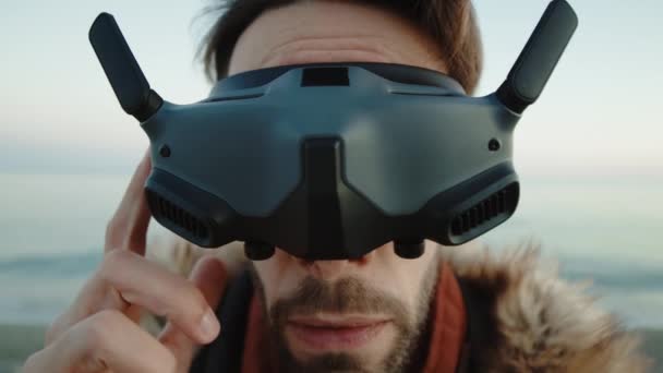 Pilot Controlling Fpv Drone Virtual Glasses — Stock videók