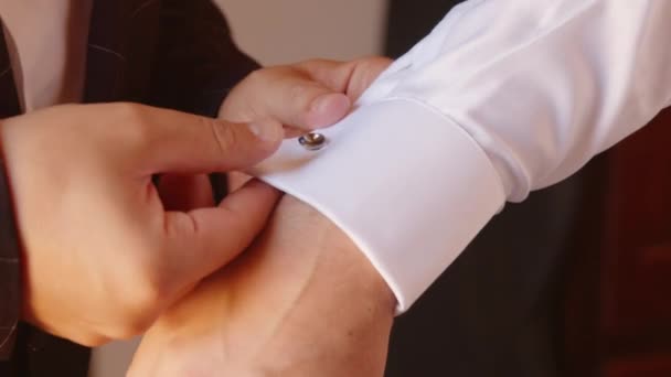 Homem Está Vestindo Elegante Para Casamento — Vídeo de Stock