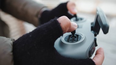 Bir İHA uzaktan kumandasını kapat