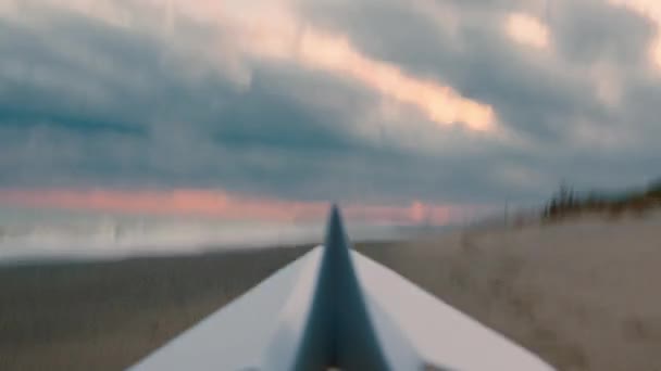 Бумажный Самолет Пляже — стоковое видео