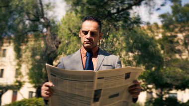 Gazeteli İş Adamı.