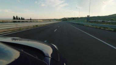 Otoyolda araba kullanmak..