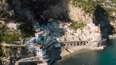 Atrani Sahili 'nin Havadan Görünümü 