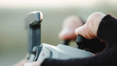 Bir İHA uzaktan kumandasını kapat