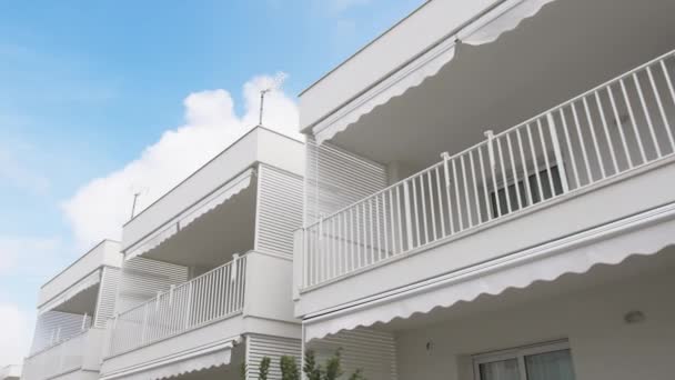 Detail Van Home Balkons Met Luifels — Stockvideo