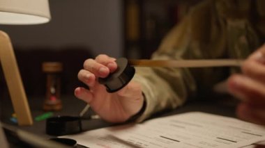 Çok Gizli Filmdeki Mercekleri Büyüt