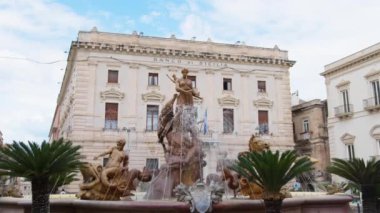 Siracusa, Sicilya 'daki antik barok çeşmesi..