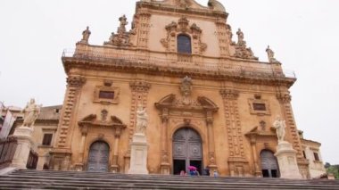 Modica 'nın eski barok kilisesi. Aziz Peter Kilisesi.