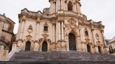 Modika 'nın antik barok katedrali. Aziz George Kilisesi