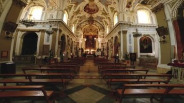 Bir Hıristiyan kilisesinin iç görünüşü