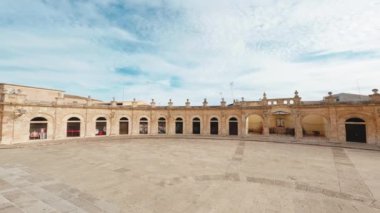 Antik Ispica Açık Galeri Meydanı.