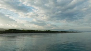 Sakin okyanusun havadan görünüşü 