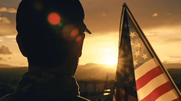 Αμερικανική Στρατιωτική Σιλουέτα Στο Ηλιοβασίλεμα — Φωτογραφία Αρχείου