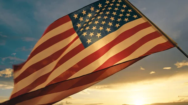 日没時のアメリカ国旗 — ストック写真