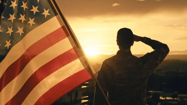 Amerikaanse Soldaat Silhouet Bij Zonsondergang — Stockfoto