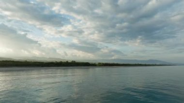 Sakin okyanusun havadan görünüşü 