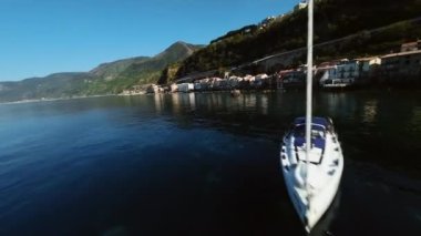 Scilla 'nın havadan görünüşü Calabria kıyı kenti 
