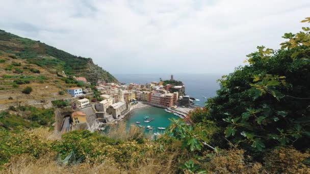 Залив Вернацца Cinque Terre Coastal Village — стоковое видео