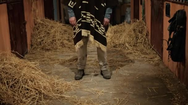 Close Cowboy Stable — Stockvideo