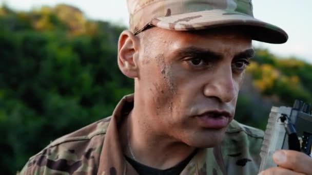 Soldier Communicates Radio — стоковое видео