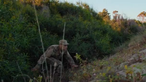 Alone Soldier Comes Out Dense Vegetation — Vídeo de stock