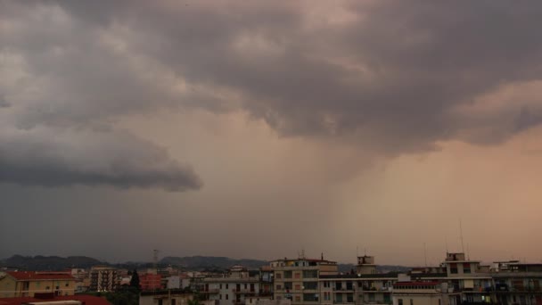 Tijdspanne Van Regenwolken Bij Zonsondergang — Stockvideo