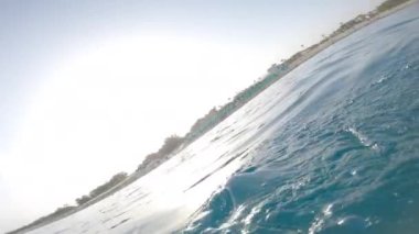 Suda kürek çek. Pov görünümü. 