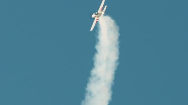 Longo Tiro Avião Stunt Voa Céu — Vídeo de Stock