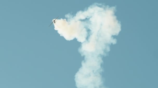 Largo Tiro Stunt Avión Vuela Cielo — Vídeos de Stock