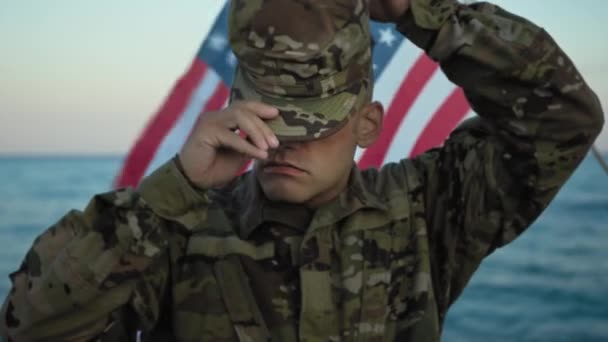 Soldado Americano Usa Tampa Camuflagem — Vídeo de Stock