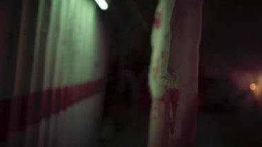 Çılgın Adam Metalik Duvara Çarptı.