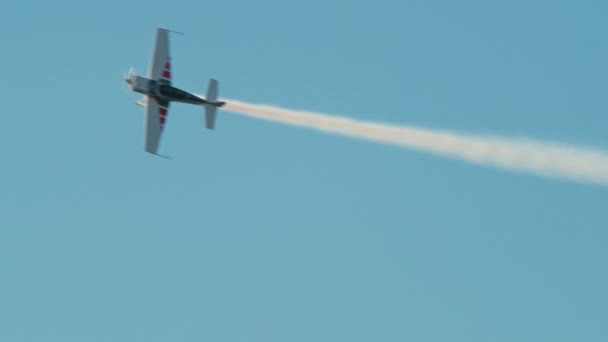 特技飞机的长镜头在空中飞舞 — 图库视频影像