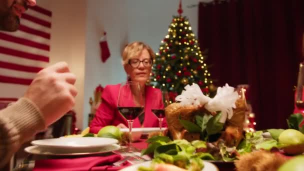 Şükran Günü Nde Aile Sohbeti Yemek — Stok video