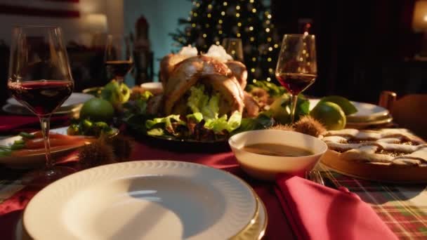 Tafel Met Eten Gedekt Voor Thanksgiving Diner — Stockvideo