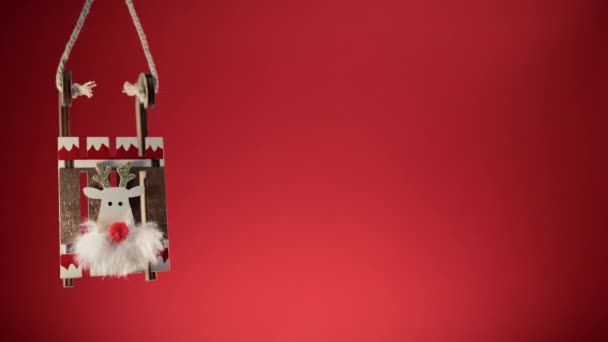 赤い背景の白いトナカイのクリスマスの装飾 — ストック動画