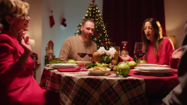 Rodina Sedí Stolu Večeři Díkůvzdání — Stock video