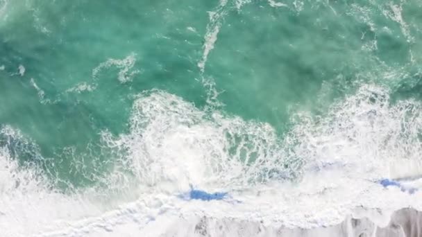 Aerial View Ocean Waves Crashing — ストック動画
