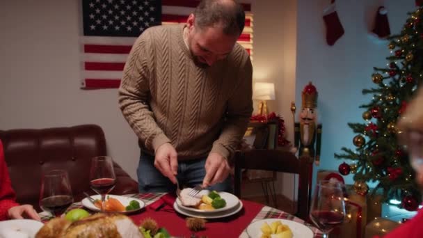 Man Serving Roasted Turkey Thanksgiving — Stock Video