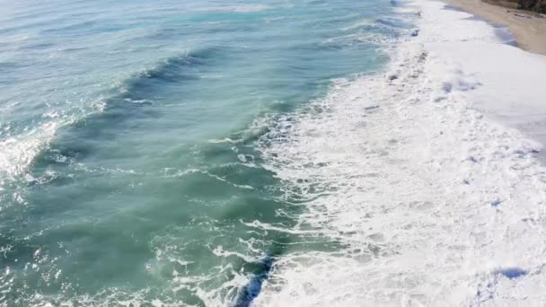 Aerial View Ocean Waves Crashing — Vídeos de Stock