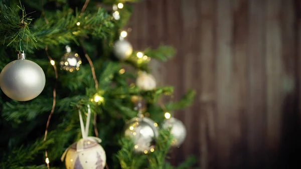 Noel ağacı kopya alanı ile dekore edilmiş.