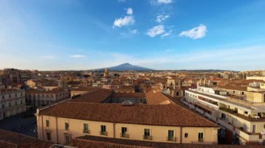 Etna geçmişine sahip Katanya 'daki evlerin ve binaların zaman çizelgesi . 
