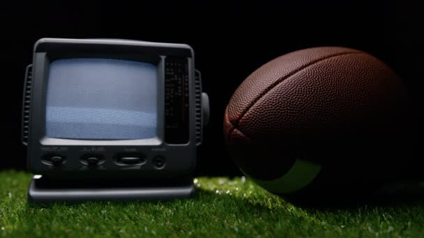 Statische Televisie Achtergrond Met Voetbal — Stockvideo