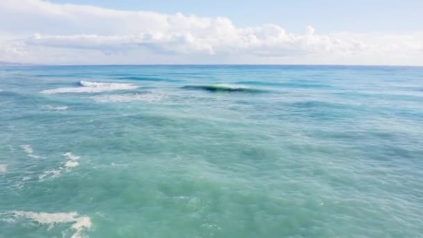 Vedere Aeriană Valurilor Oceanice Care Prăbuşesc — Videoclip de stoc