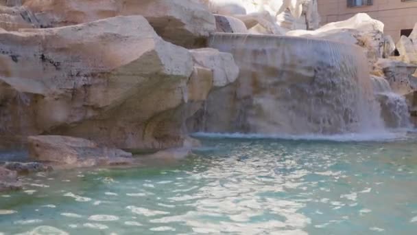ローマのトレビ噴水への水の静けさ — ストック動画