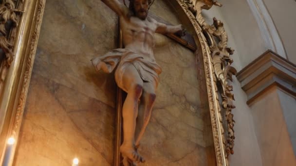 Symbol Krzyża Jezusa Wewnątrz Kościoła Historycznego — Wideo stockowe