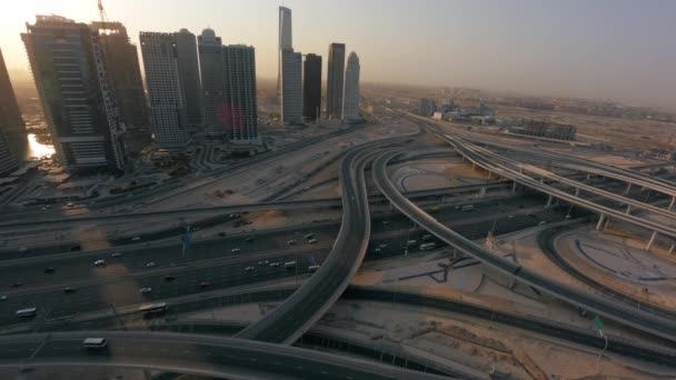 Dubai Caddelerinde Zamanın Geçidi — Stok video