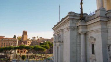 Altare della patria Victor Emmanuel II 'ye ithaf edilmiştir.. 